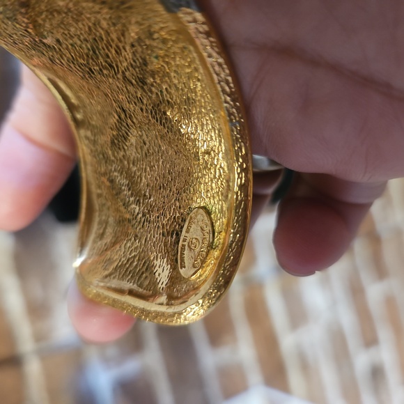 Chanel Gold Cuff Bracelet Matelasse circa 1970 - Picture 8 of 8